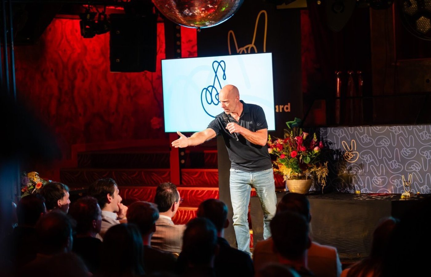 Cabaretier Jochen Otten tijdens de NextGen Award